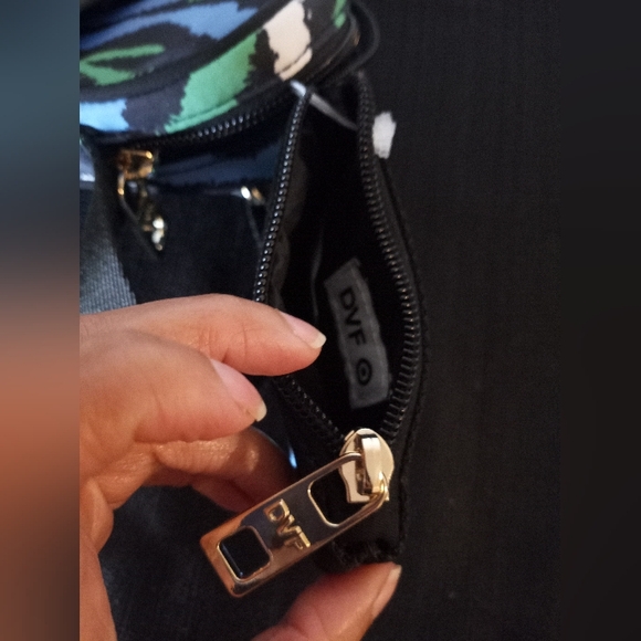 DVF Diane Von Furstenberg X Target Disco Zebra Green Cellphone Holder Purse - Picture 7 of 12